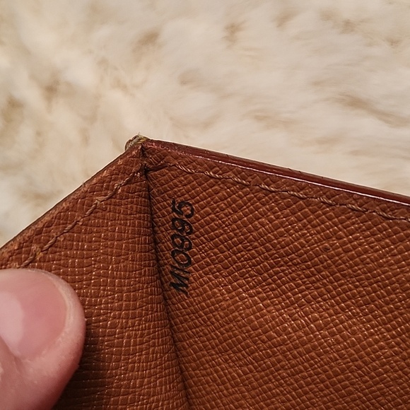 Louis Vuitton Epi Clutch or Crossbody - Picture 9 of 13